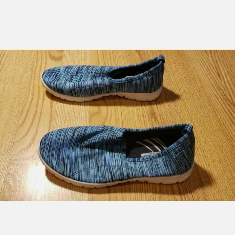 Gravasphere Women's Shoes Size: 8 Slip on Memory Foam Insole
